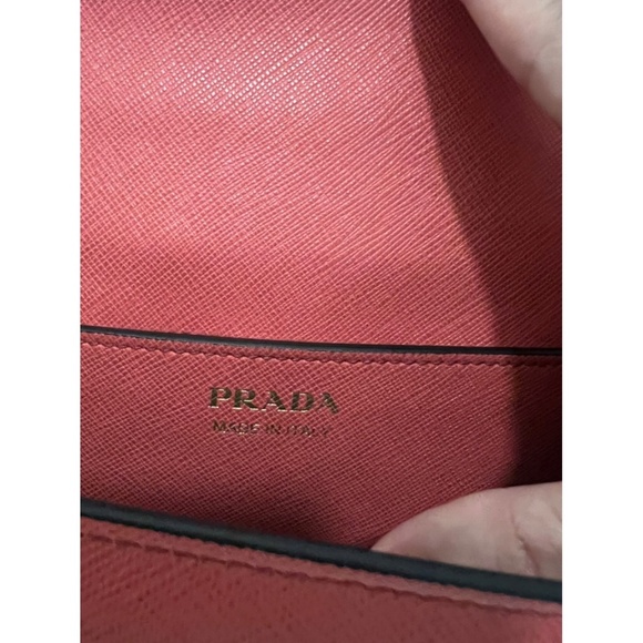 Prada purse - Picture 2 of 9